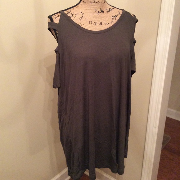 Love & Legend Tops - Love & Legend olive top. Size 3X